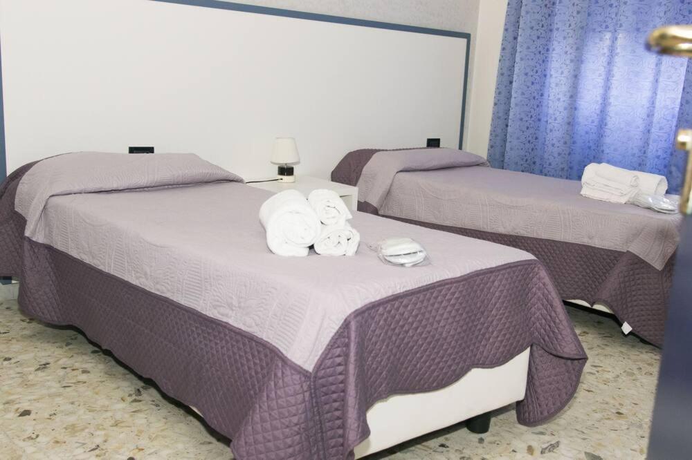 Alex & Lorenz Hotel Торваяника Номер фото