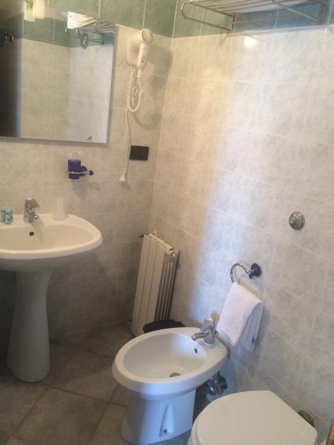 Alex & Lorenz Hotel Торваяника Экстерьер фото