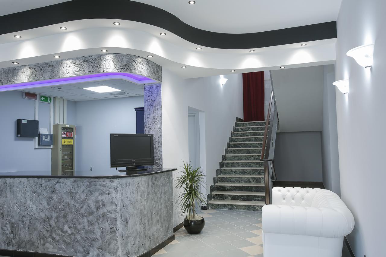 Alex & Lorenz Hotel Торваяника Экстерьер фото