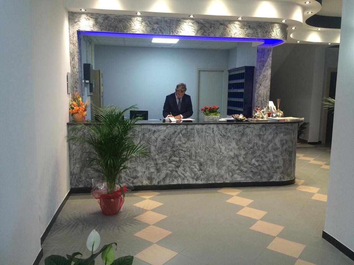 Alex & Lorenz Hotel Торваяника Экстерьер фото