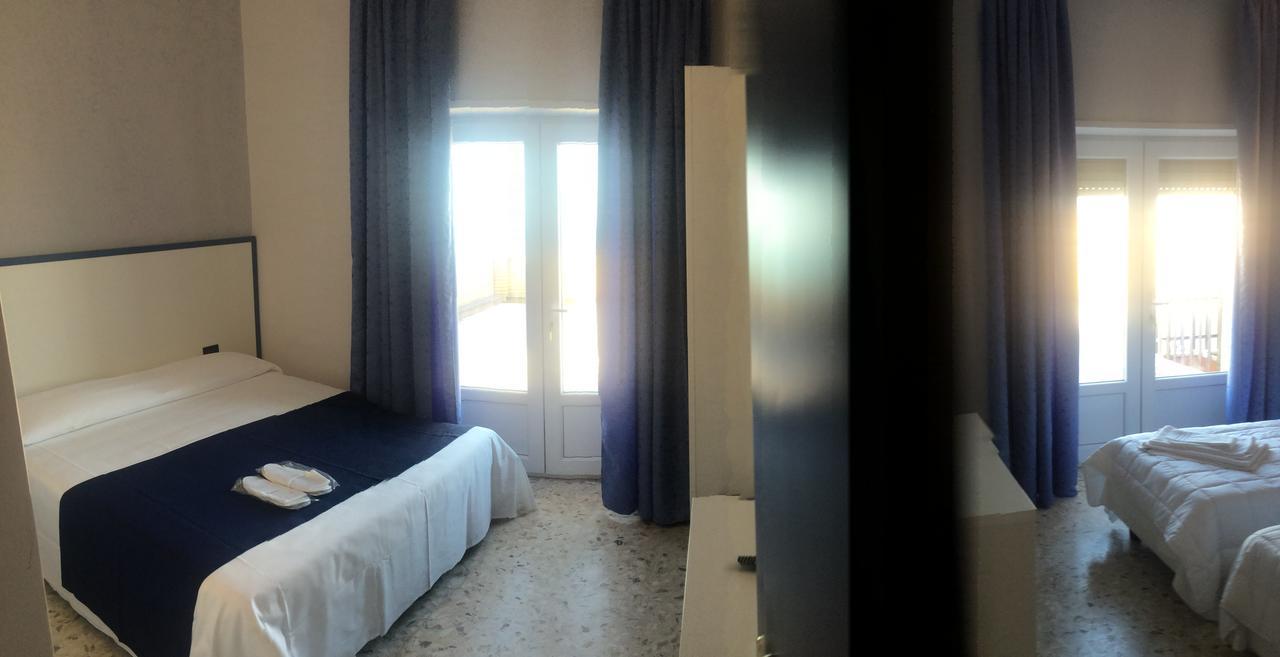 Alex & Lorenz Hotel Торваяника Экстерьер фото