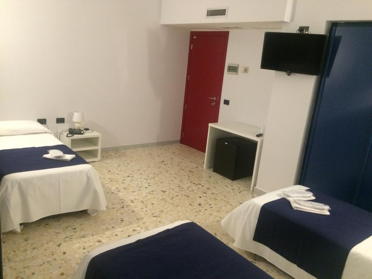 Alex & Lorenz Hotel Торваяника Экстерьер фото
