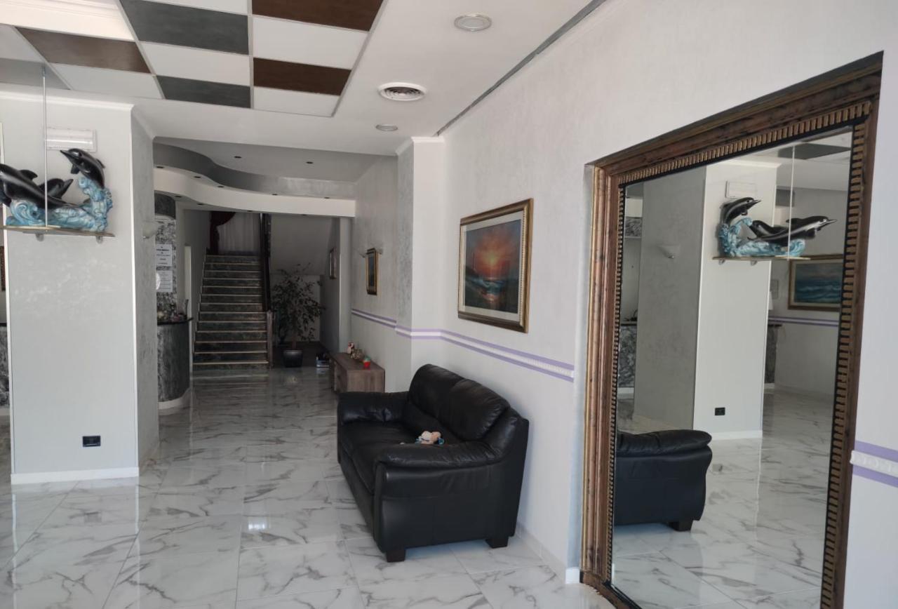 Alex & Lorenz Hotel Торваяника Экстерьер фото