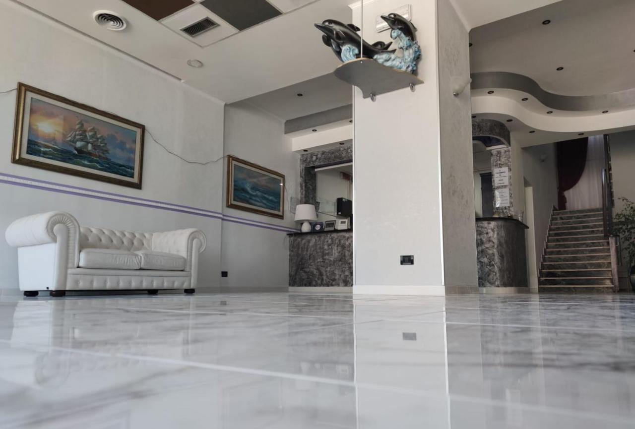 Alex & Lorenz Hotel Торваяника Экстерьер фото